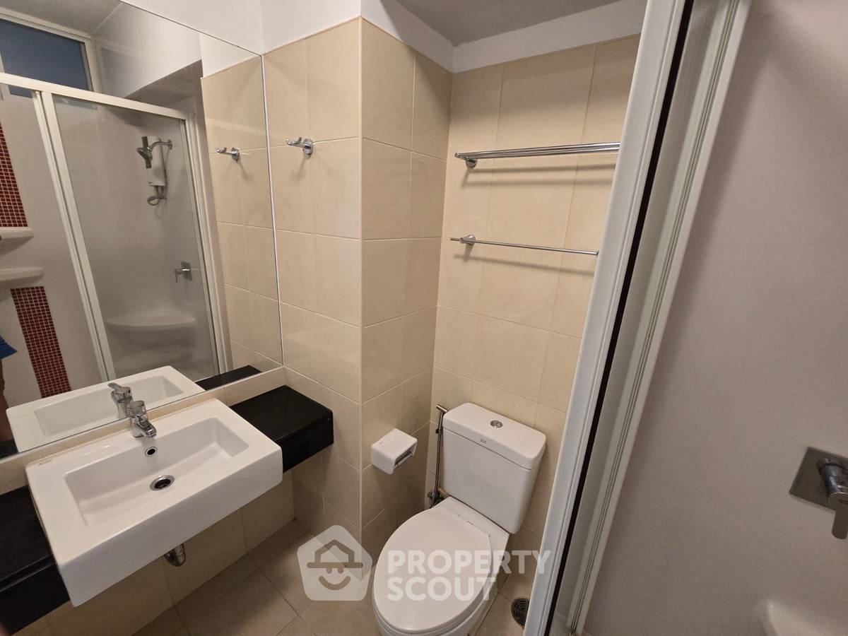 picture Studio Condo at I-Biza Condominium RCA in Bang Kapi (ID 2309661) - 5/6