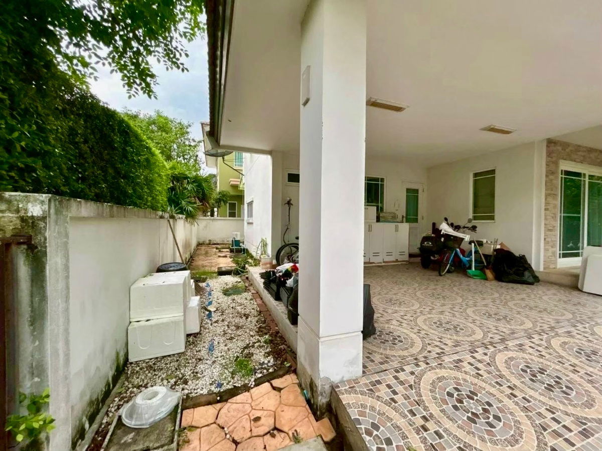 picture 🏡 For Sale: 2-Storey Detached House in Mantana Rama 9 – Srinakarin Beautiful, fully furnished home in a premium gated community by Land & Houses. - 3/35