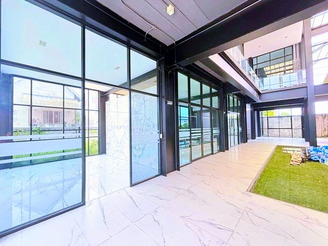 picture MRT SriBearing SriLasalle 1.2km. Large office space for rent 255sq.wa. 1,005sq. m. Makro Srinakarin - 2/8
