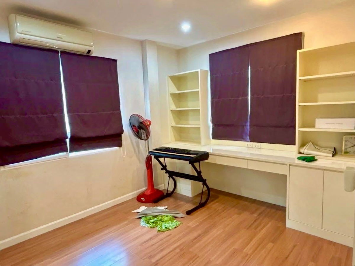 picture 🏡 For Sale: 2-Storey Detached House in Mantana Rama 9 – Srinakarin Beautiful, fully furnished home in a premium gated community by Land & Houses. - 15/35