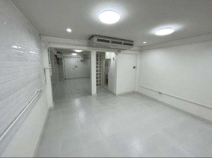 picture For Rent: Newly renovated shophouse, Convenient Location, 5mins walk to UTCC university - 4/10