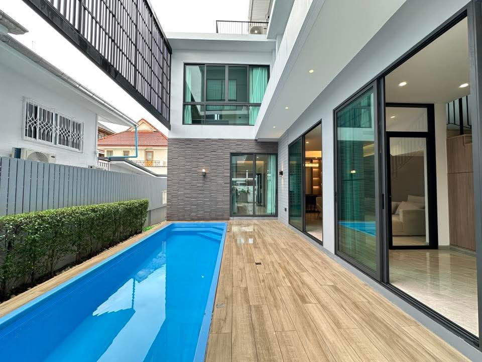 picture 📣📣 Single house for rent on Sukhumvit 71 4 Bedrooms with Private swimming pool - 2/15