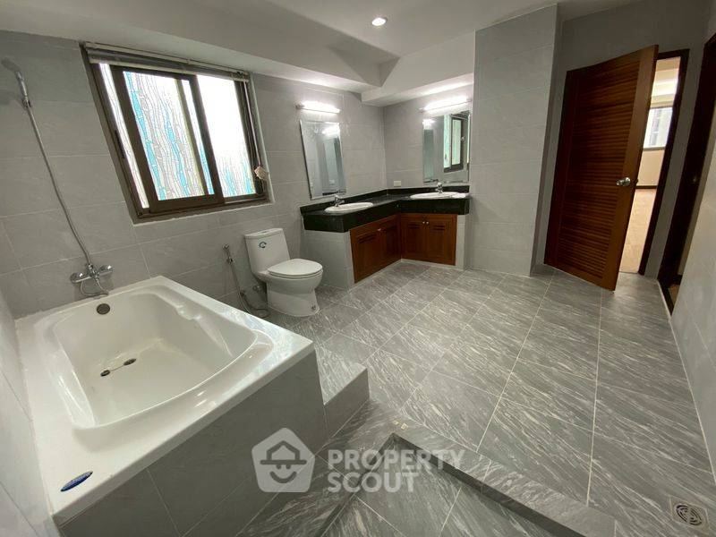 picture 4-BR Condo at Royal Castle Sukhumvit near BTS Phrom Phong (ID 886675) - 12/25