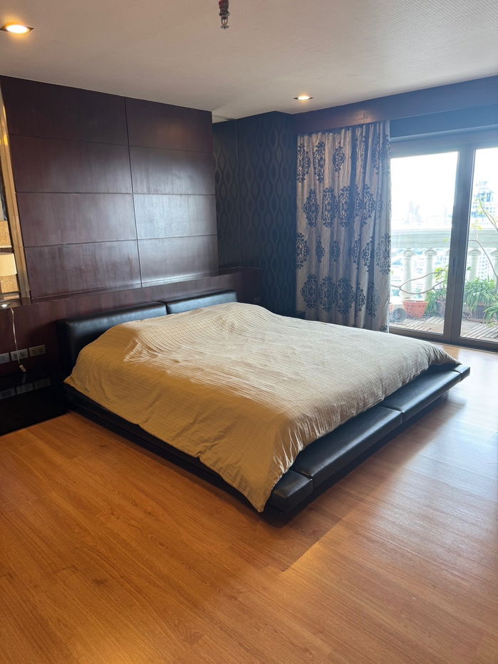 picture State Tower for rent, beautiful, high floor, ready to move in, river view, near BTS Saphan Taksin. Interested, add Line @841qqlnr - 1/16