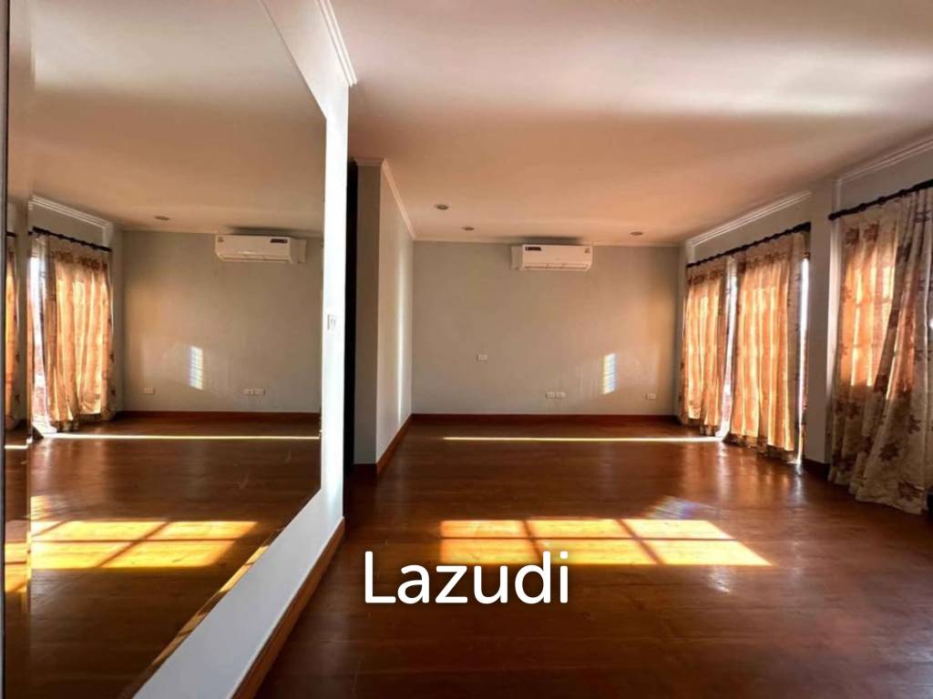 picture 3 Beds 3 Baths 800 SQ.M. House In Pratumnak Hill - 10/20