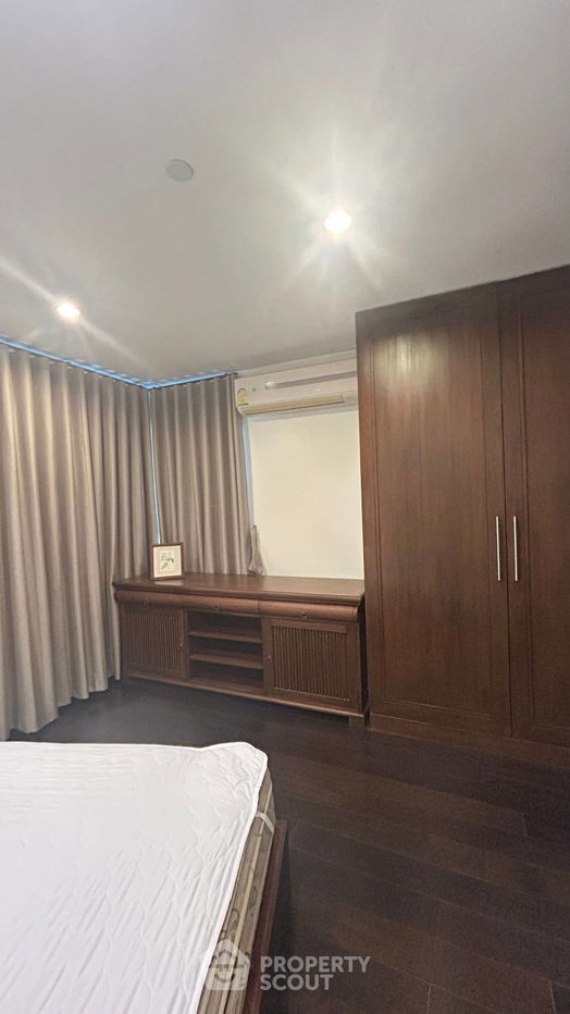 picture 2-BR Condo at Sathorn Gardens near MRT Si Lom (ID 2218532) - 12/13