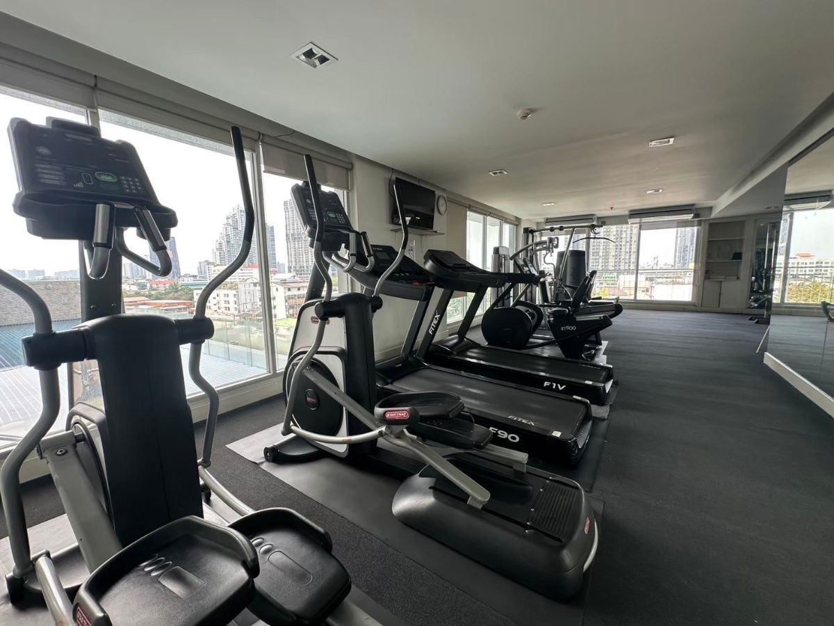 picture CONDO FOR SALE FREE IPHONE 17PROMAX - 11/17