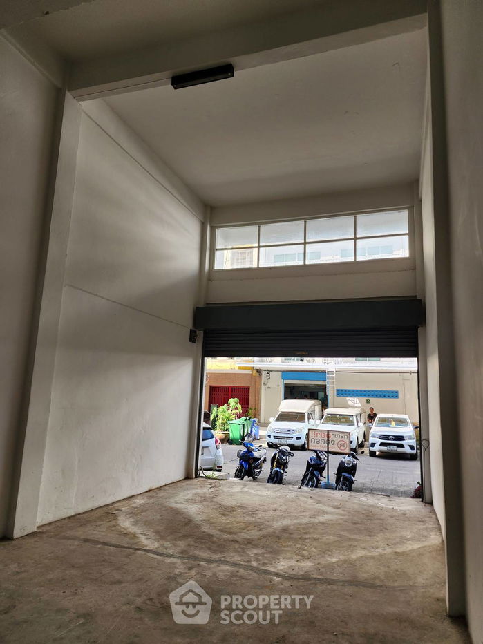 picture 3-BR Condo at Namchok Condominium in Hua Mak (ID 2291164) - 3/15