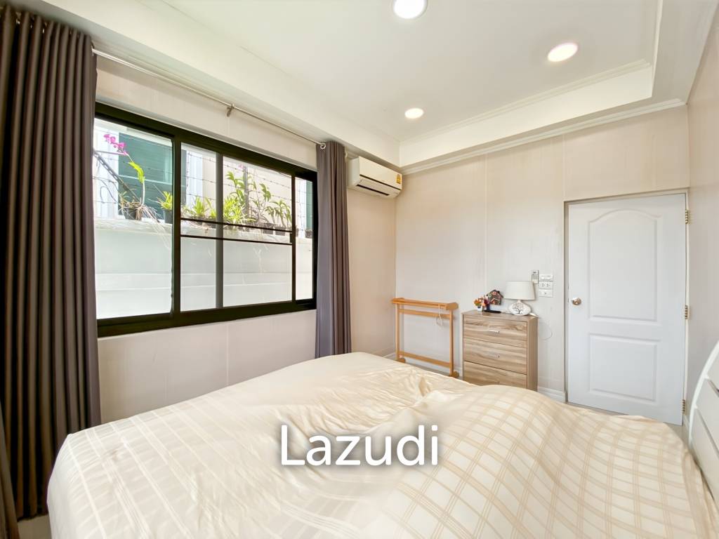picture 4 Bedroom House Only A Few Steps To The Beach - 30/32
