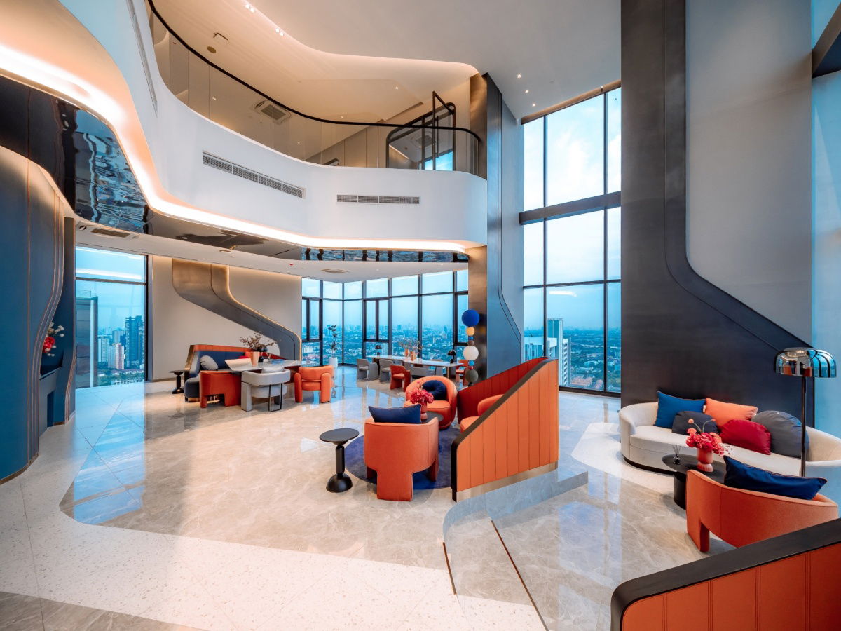 picture 🔥 Hot Deal! Corner condo near MRT Yaek Nonthaburi 1 – high ceiling, spacious, pool view, same floor as facilities. Special price only 3.99 MB! - 23/30