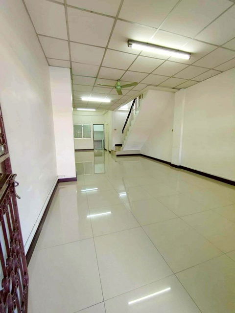 picture Borommaratchachonnani Road. Phutthamonthon Sai 3 3.5-story townhouse for rent newly renovated 22sq.w - 3/8