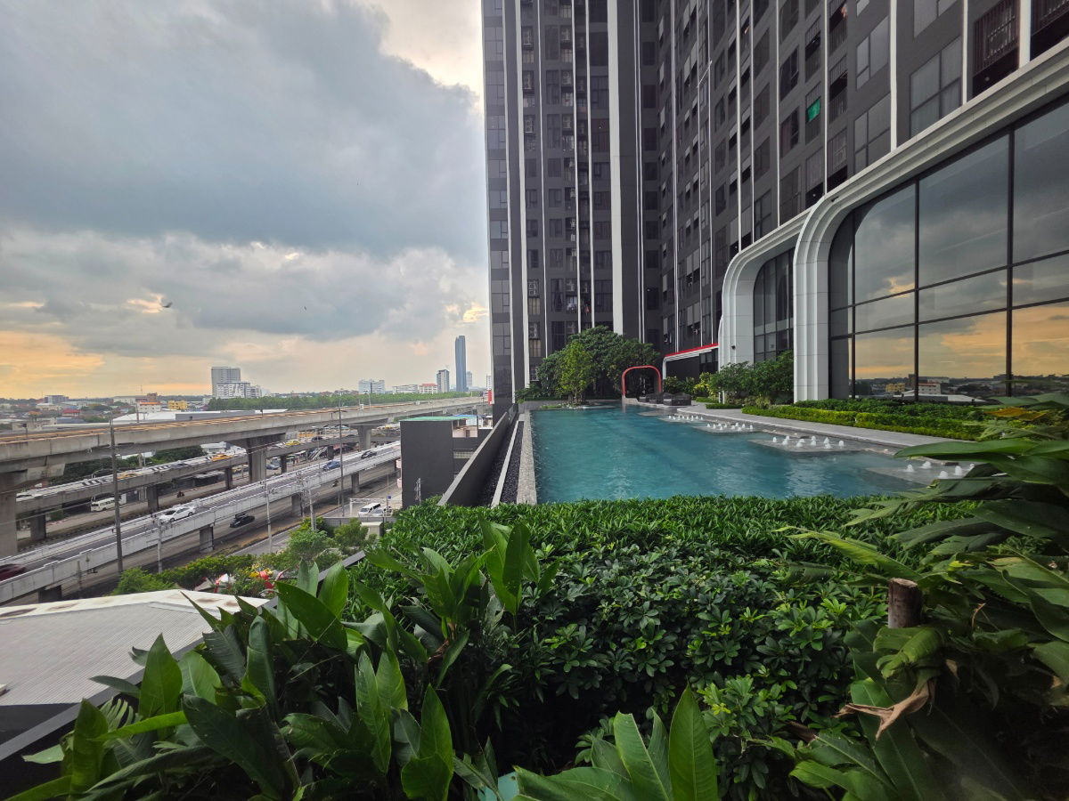 picture 🔥 Hot Deal! Corner condo near MRT Yaek Nonthaburi 1 – high ceiling, spacious, pool view, same floor as facilities. Special price only 3.99 MB! - 14/30