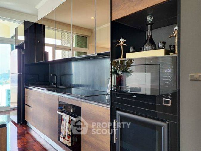 2-bed condo for rent, 162.9 sqm, Thew River Place