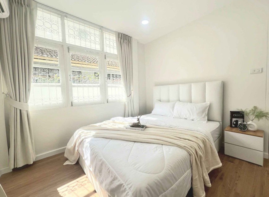 รูป LTH13227 – House for Rent in Huai Khwang | 60 sq.w. | 4 Beds 3 Baths | 90K/Month |MRT Huai Khwang |บ้านให้เช่า ในห้วยขวาง - รูปที่ 3/13