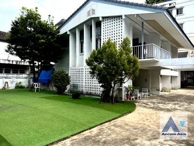 Houses for sale BTS Phra Khanong : 🔼🔽 AccomA 📩  4 BR House in Khlong Ton Nuea (AA36624)