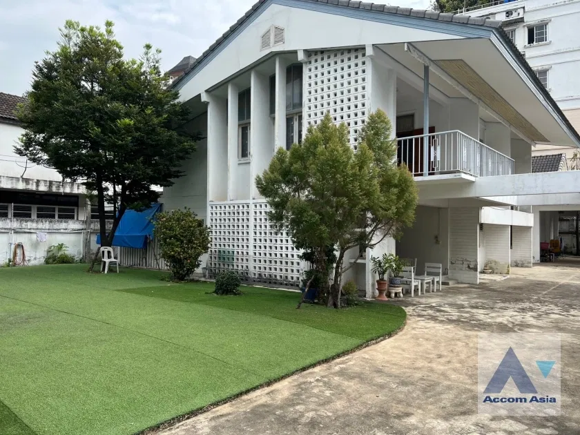 picture 🔼🔽 AccomA 📩  4 BR House in Khlong Ton Nuea (AA36624) - 1/3