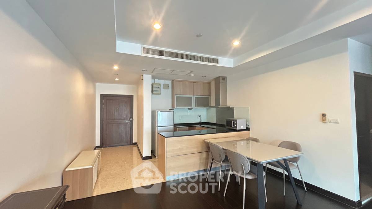 picture 2-BR Condo at Sathorn Gardens near MRT Si Lom (ID 2218532) - 5/13