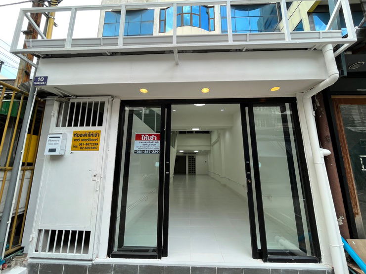 picture For Rent: Newly renovated shophouse, Convenient Location, 5mins walk to UTCC university - 1/10