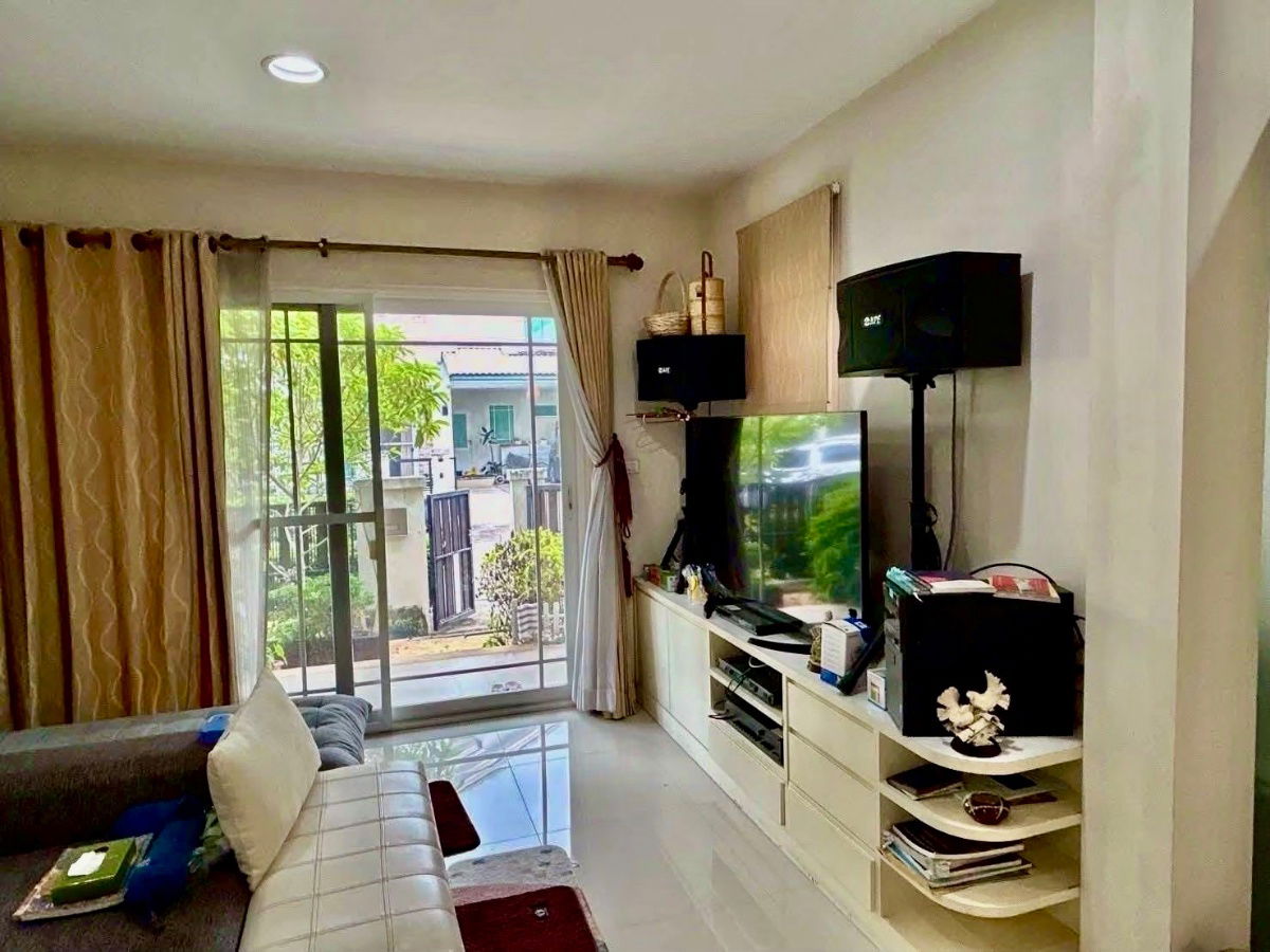 picture 🏡 For Sale: 2-Storey Detached House in Mantana Rama 9 – Srinakarin Beautiful, fully furnished home in a premium gated community by Land & Houses. - 8/35