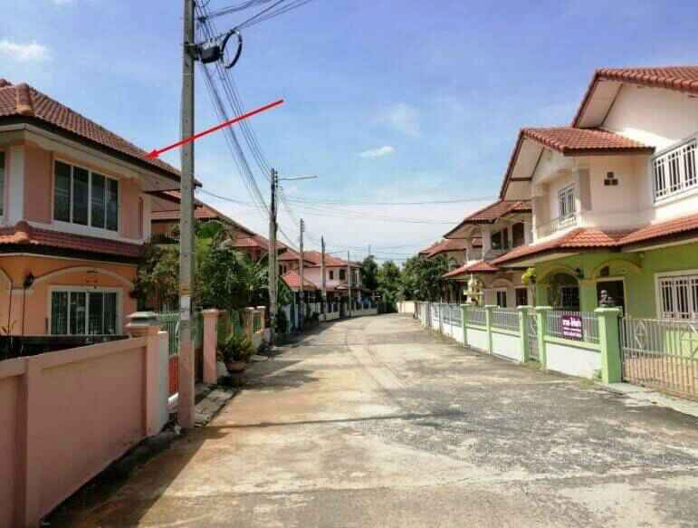 รูป ขายบ้านเดี่ยว 2 ชั้น หมู่บ้านนภัสสร อำเภอพานทอง จังหวัดชลบุรี ทำเลดี เดินทางสะดวก ใกล้สถานีดับเพลิงหนองตำลึง - รูปที่ 12/13