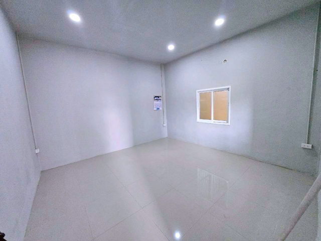 รูป ตลาดแครายพลาซ่า 3.5 กม.ให้เช่าโกดัง ประตูทางเข้าสูง 5 ม.เหมาะกับทำโรงงาน เก็บสินค้า ไฟฟ้า 3 เฟส 30 (100)A รถบบรรทุกเข้า-ออกสะดวก - รูปที่ 6/8