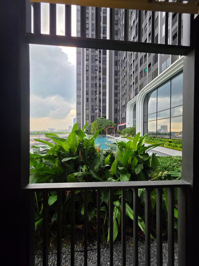 picture 🔥 Hot Deal! Corner condo near MRT Yaek Nonthaburi 1 – high ceiling, spacious, pool view, same floor as facilities. Special price only 3.99 MB! - 12/30