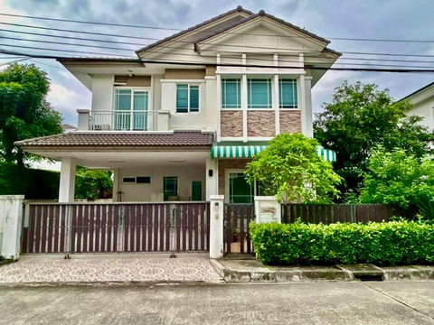 🏡 For Sale: 2-Storey Detached House in Mantana Rama 9 – Srinakarin Beautiful, fully furnished home in a premium gated community by Land & Houses.