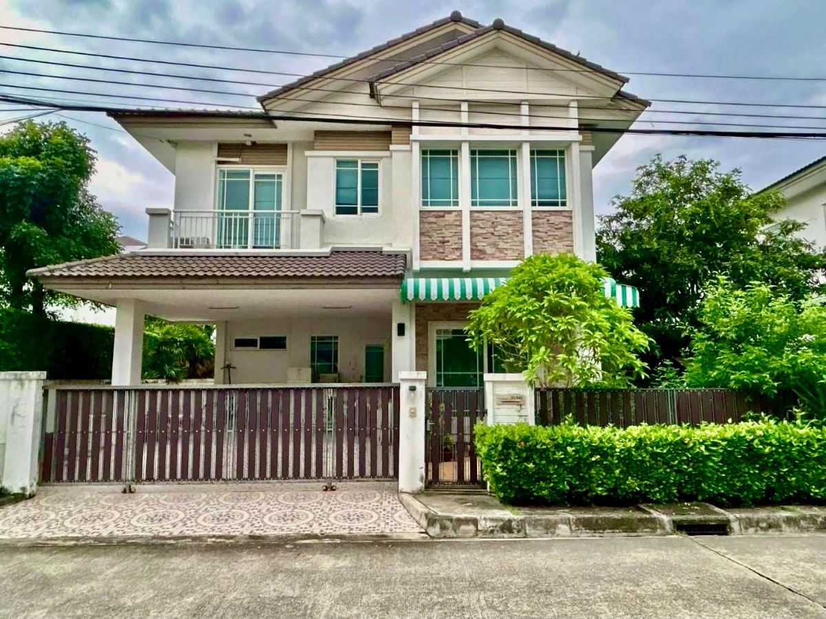 picture 🏡 For Sale: 2-Storey Detached House in Mantana Rama 9 – Srinakarin Beautiful, fully furnished home in a premium gated community by Land & Houses. - 1/35