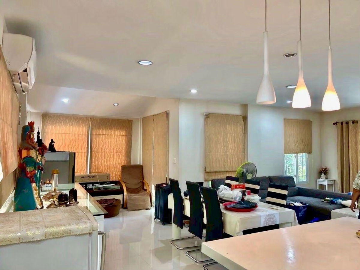 picture 🏡 For Sale: 2-Storey Detached House in Mantana Rama 9 – Srinakarin Beautiful, fully furnished home in a premium gated community by Land & Houses. - 10/35
