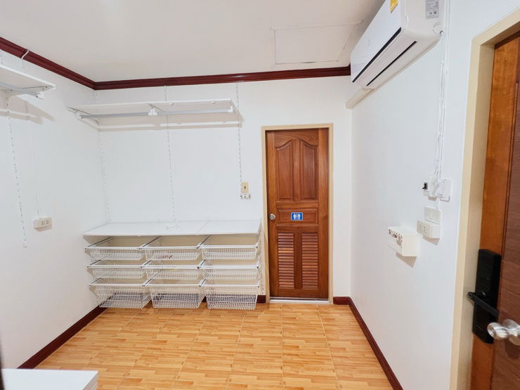 picture Large Renovated Detached House for Sale – Tawee Thong 3, Phetkasem 69 - 6/10