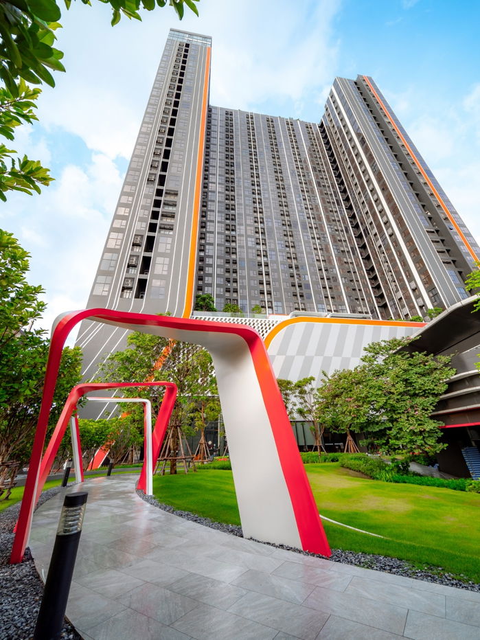 picture 🔥 Hot Deal! Corner condo near MRT Yaek Nonthaburi 1 – high ceiling, spacious, pool view, same floor as facilities. Special price only 3.99 MB! - 15/30