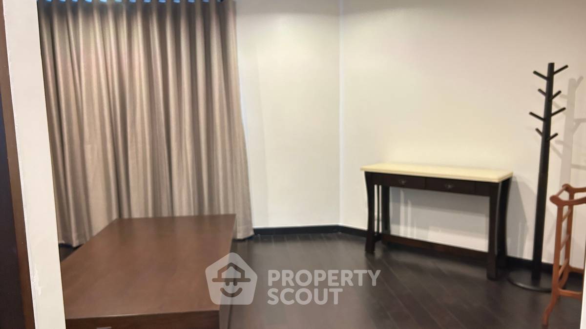 picture 2-BR Condo at Sathorn Gardens near MRT Si Lom (ID 2218532) - 8/13