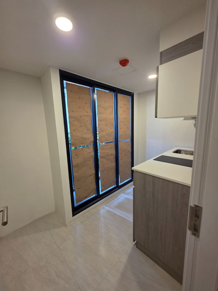 picture 🔥 Hot Deal! Corner condo near MRT Yaek Nonthaburi 1 – high ceiling, spacious, pool view, same floor as facilities. Special price only 3.99 MB! - 5/30