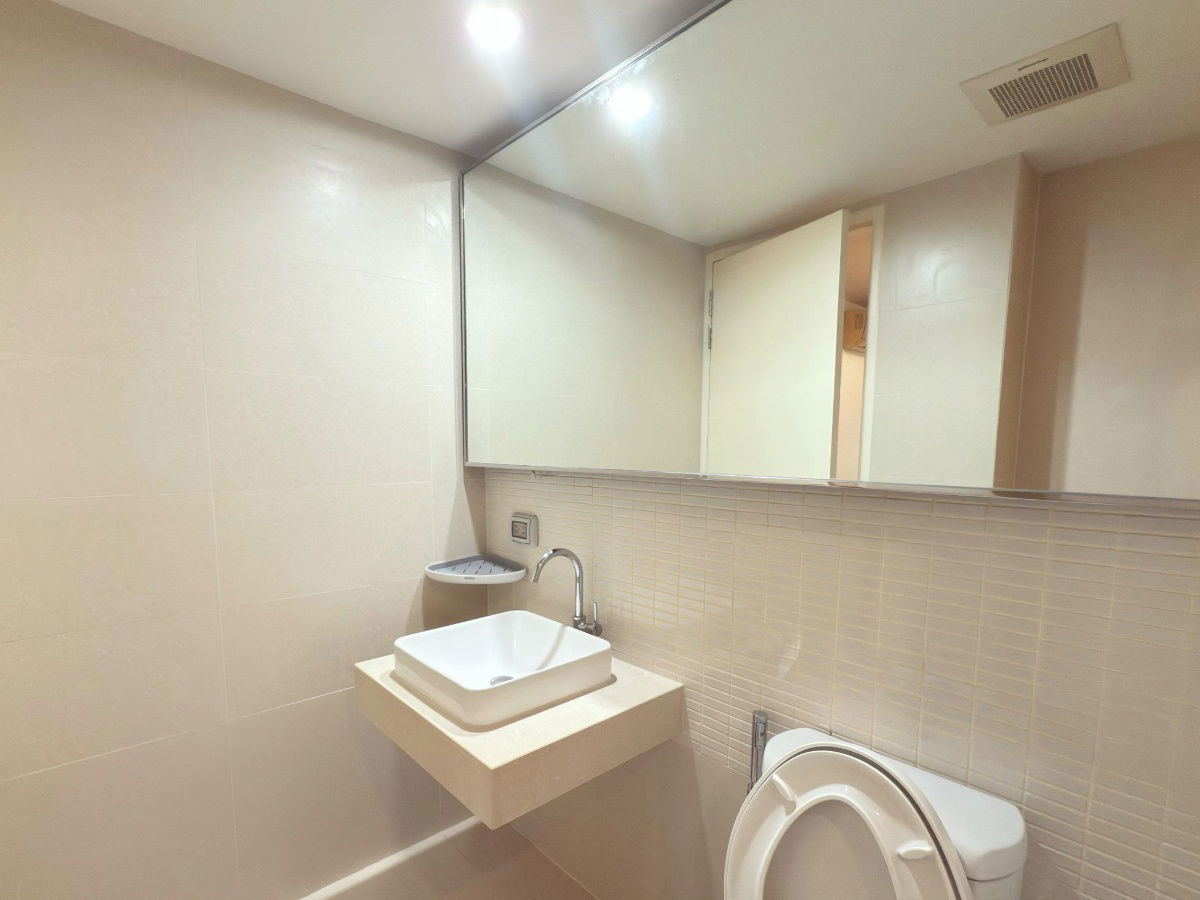 รูป WS3665 🏢 Focus on Saladaeng Condo – ใจกลางสีลม ใกล้ MRT สีลม เพียง 28,000 บาท/เดือน - รูปที่ 14/18