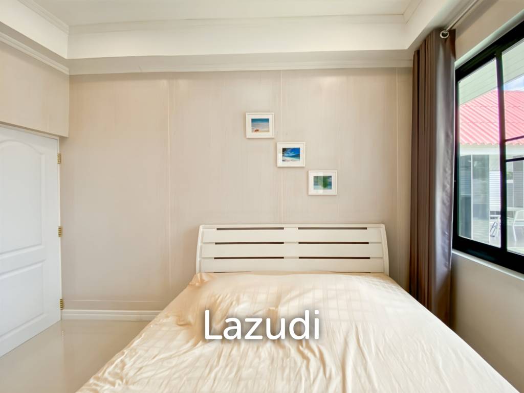 picture 4 Bedroom House Only A Few Steps To The Beach - 31/32