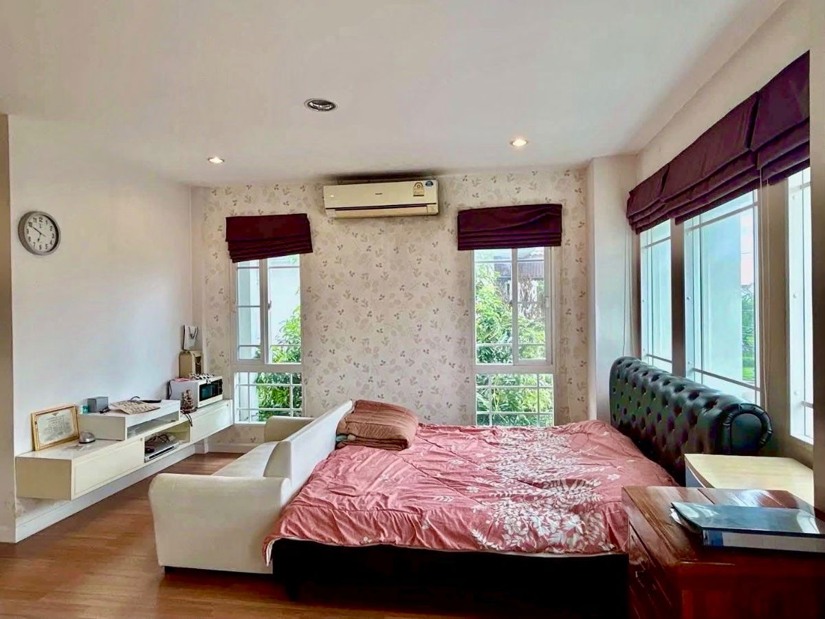 picture 🏡 For Sale: 2-Storey Detached House in Mantana Rama 9 – Srinakarin Beautiful, fully furnished home in a premium gated community by Land & Houses. - 24/35