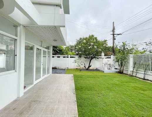 picture FOR RENT DETACHED HOUSE LADPRAO 107 / 3 bedrooms 3 bathrooms / 80 Sqw. 250 Sqm. **35,000** CLOSE TO THE MALL BANGKAPI - 11/15