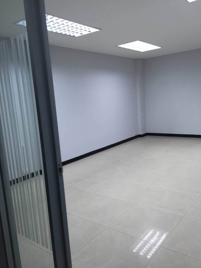 picture Commercial building for rent in prime location, Rama 3 Road. - 4/8