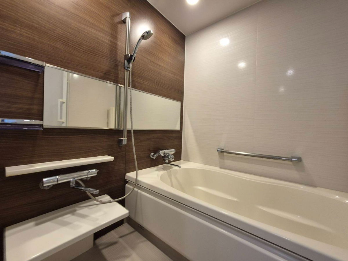รูป ขาย คอนโด ใจกลางสุขุมวิท 2 ห้องนอน  ห้องกว้าง พร้อมระเบียง ตกแต่งครบ ใส่ใจทุกรายละเอียด  - รูปที่ 13/21