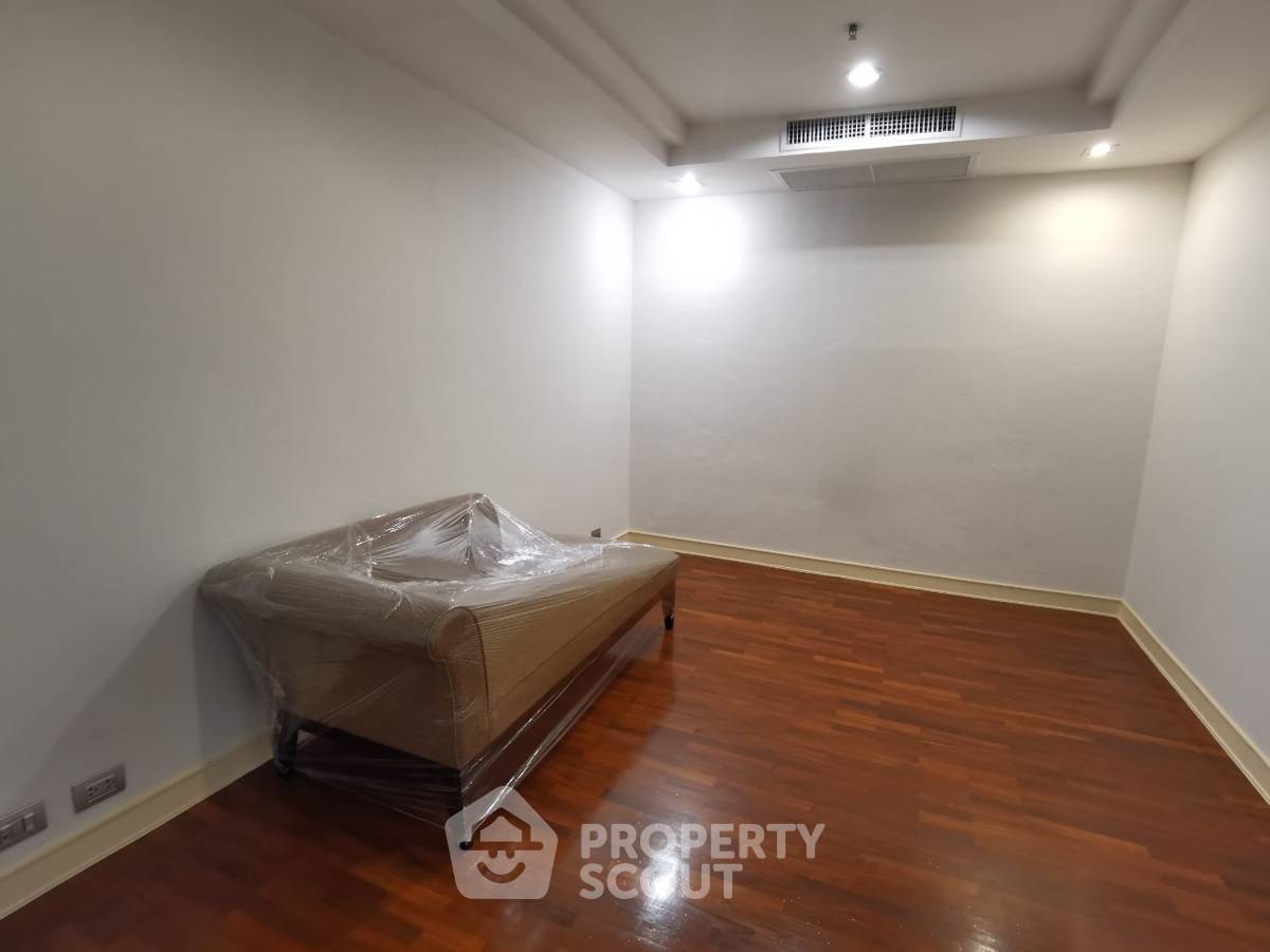 picture 3-BR Condo at Shanti Sadan near BTS Thong Lor (ID 515576) - 14/14