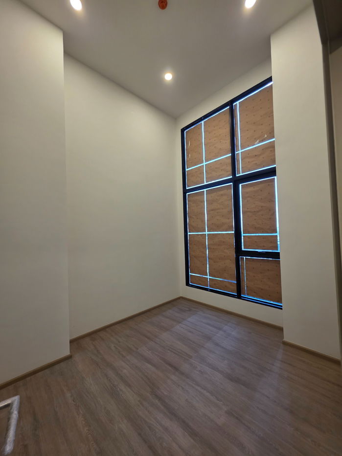 picture 🔥 Hot Deal! Corner condo near MRT Yaek Nonthaburi 1 – high ceiling, spacious, pool view, same floor as facilities. Special price only 3.99 MB! - 4/30