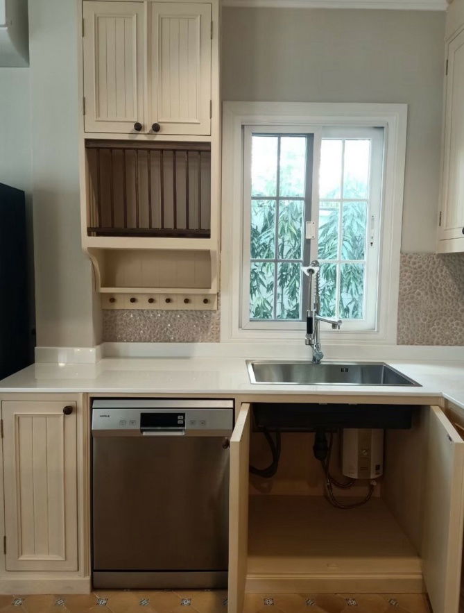 picture Fantasia Villa 4, a detached house for rent near Central Bangna and BITEC Bangna. - 10/13