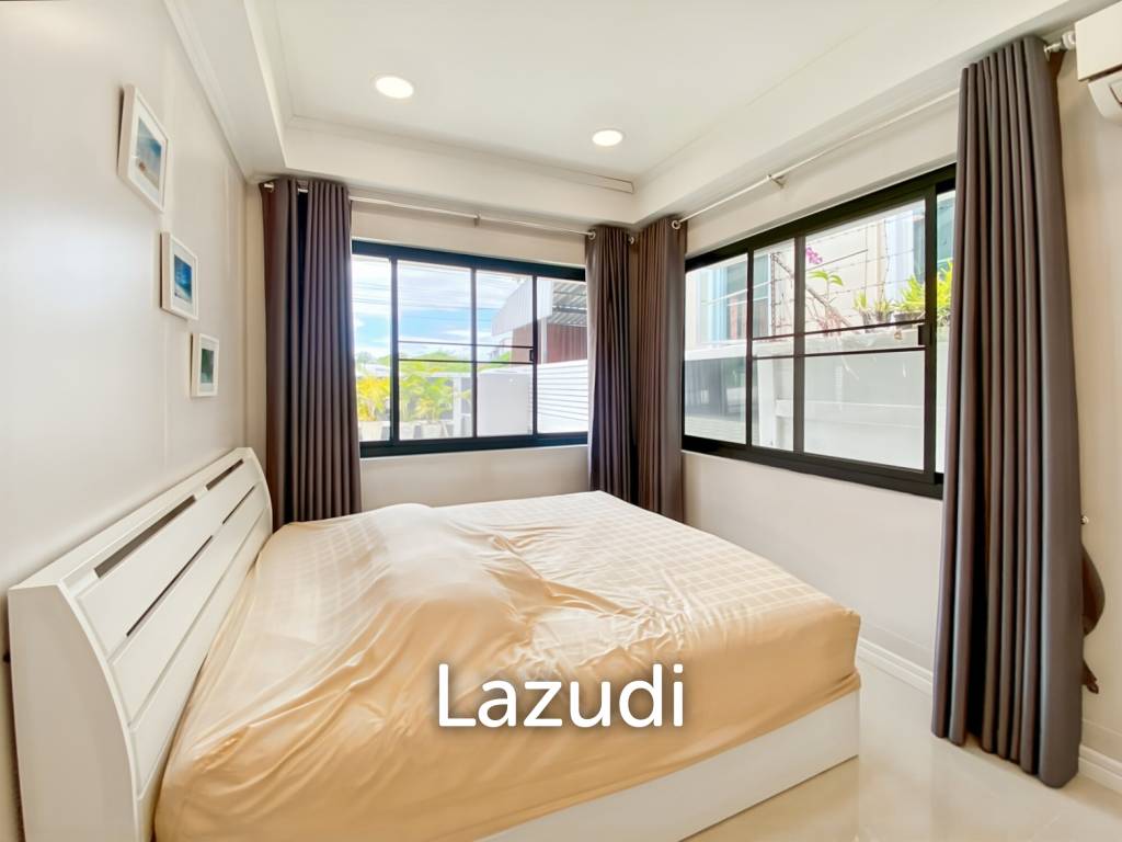 picture 4 Bedroom House Only A Few Steps To The Beach - 18/32