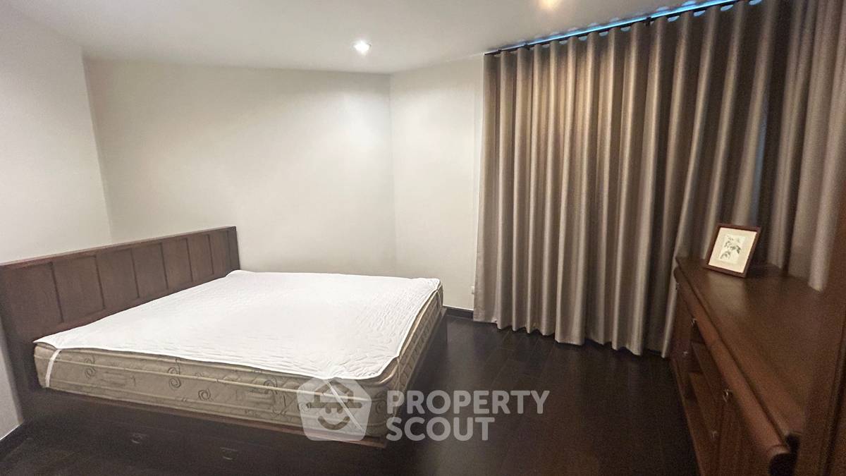 picture 2-BR Condo at Sathorn Gardens near MRT Si Lom (ID 2218532) - 11/13
