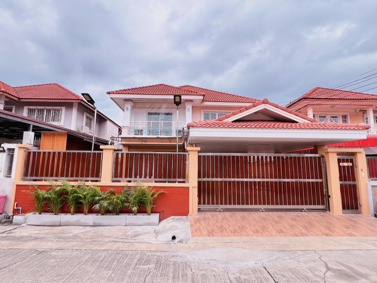picture Large Renovated Detached House for Sale – Tawee Thong 3, Phetkasem 69 - 1/10