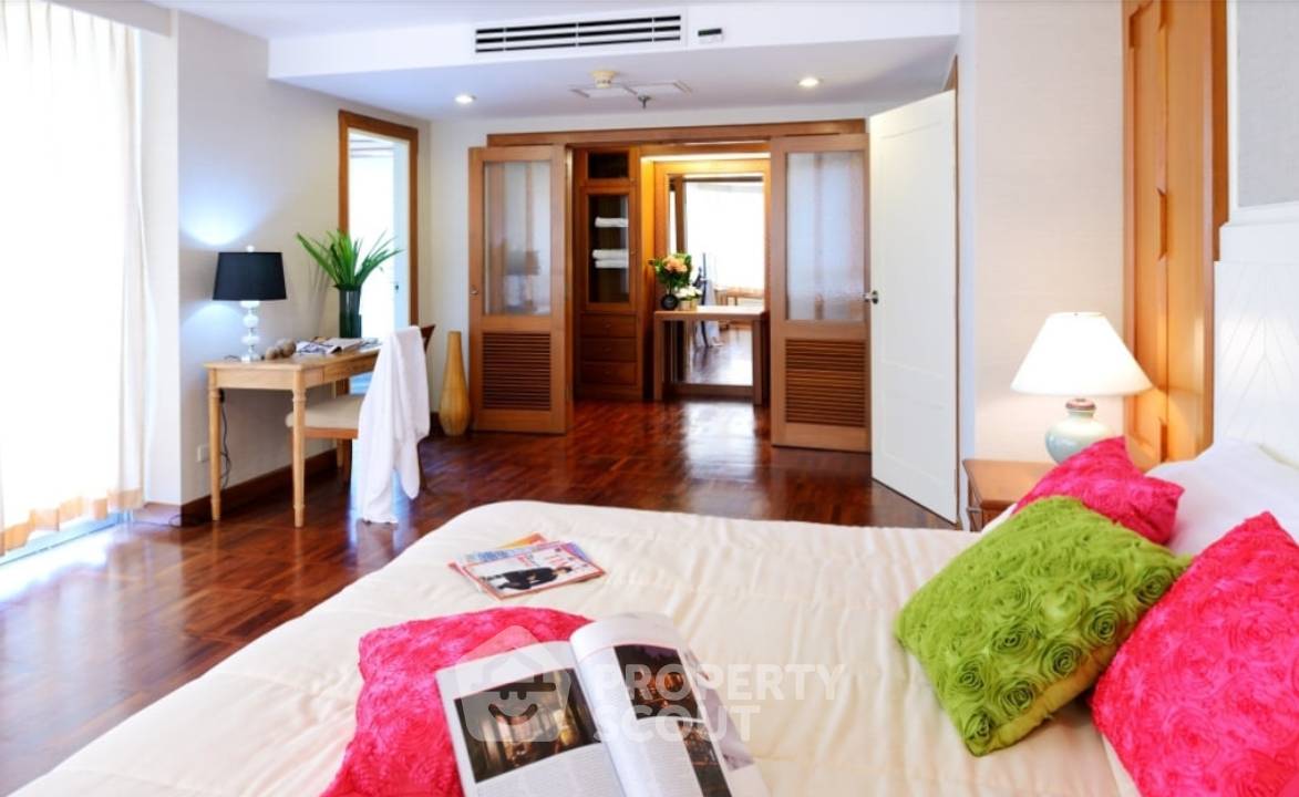picture 2-BR Condo at Suan Phinit Place near BTS Chong Nonsi (ID 399891) - 2/10