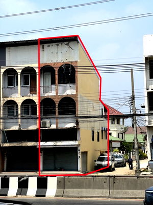 Shophouses for sale Nonthaburi : For sale: 20 sq.w. corner row house on Ngamwongwan Road, Soi 7.