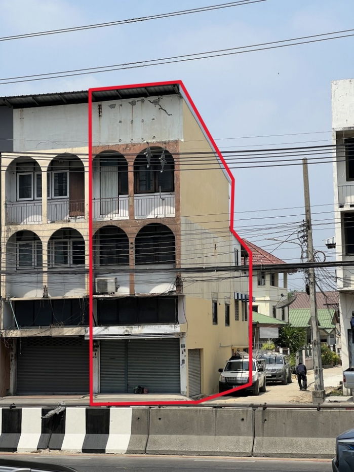 picture For sale: 20 sq.w. corner row house on Ngamwongwan Road, Soi 7. - 1/4