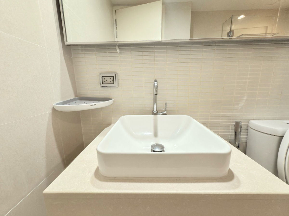 รูป WS3665 🏢 Focus on Saladaeng Condo – ใจกลางสีลม ใกล้ MRT สีลม เพียง 28,000 บาท/เดือน - รูปที่ 15/18
