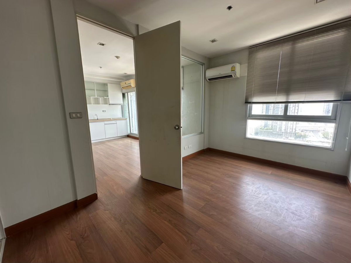 picture CONDO FOR SALE FREE IPHONE 17PROMAX - 1/17